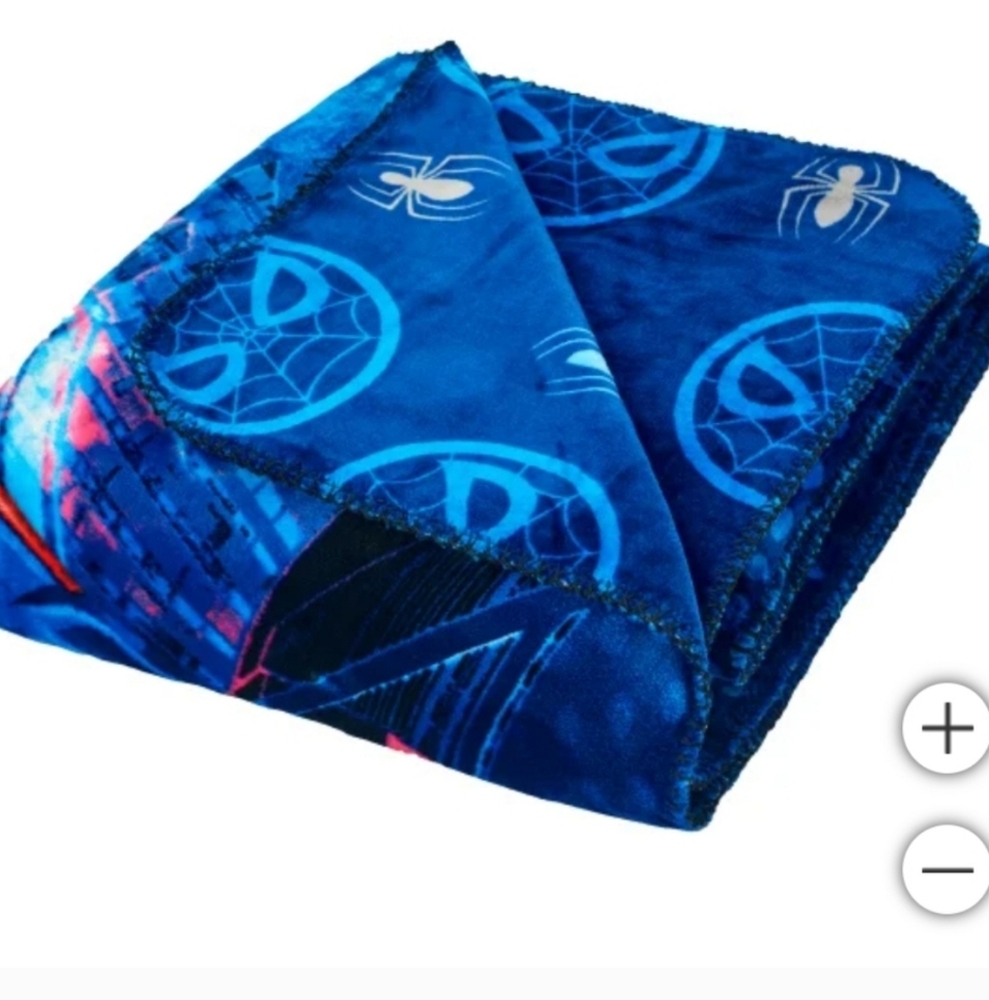 Spiderman reversible cloud Character Youth Throw, new - Picture 2 of 4